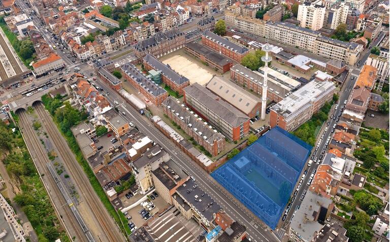 The former Fritz Toussaint barracks and, in blue, the buildings to be converted into social housing as part of the Usquare.brussels operation. © sau-msi.brussels (GlobalView)