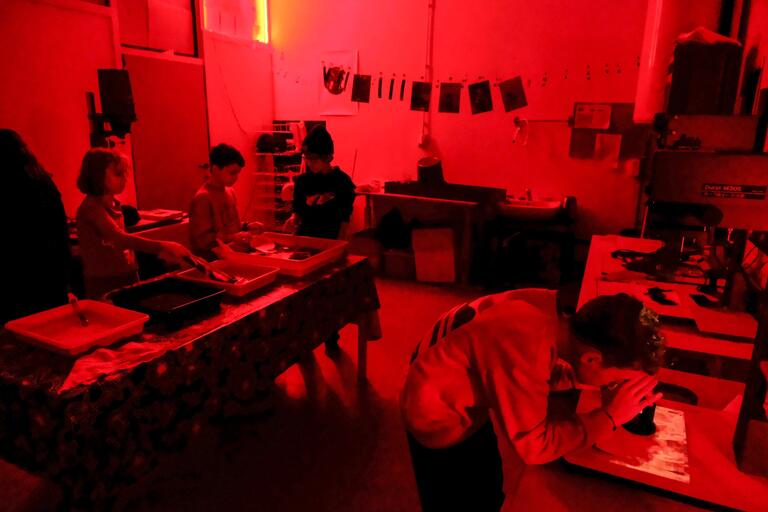 Stage d'initiation à la photographie argentique noir et blanc pour enfants